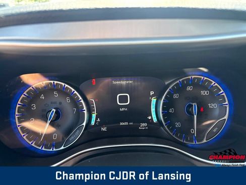 Used 2025 Chrysler Pacifica Limited FWD image 23