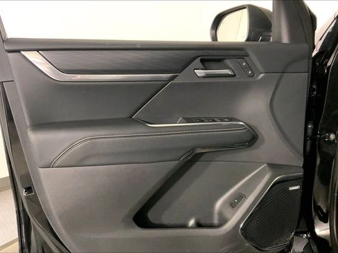 Used 2025 GMC Acadia Elevation image 25