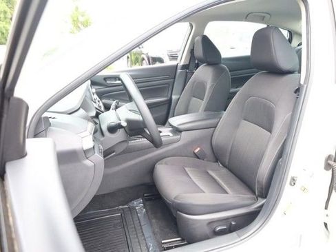 Certified 2025 Nissan Altima 2.5 SV FWD image 8