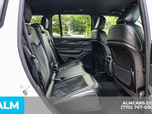 Used 2025 Jeep Grand Cherokee Altitude AWD/4WD image 22