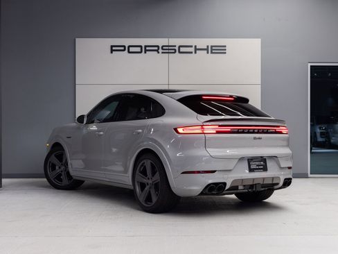 Certified 2026 Porsche Cayenne Turbo AWD/4WD image 3