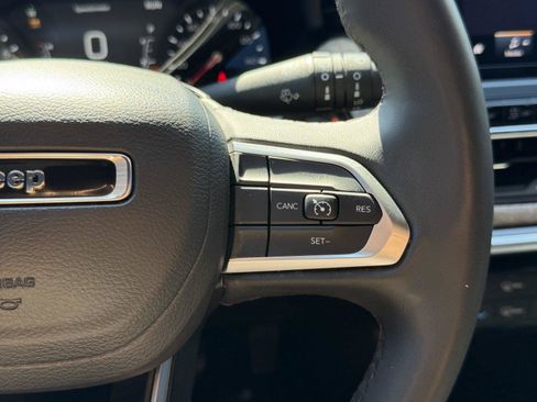 Used 2025 Jeep Compass Latitude AWD/4WD image 22