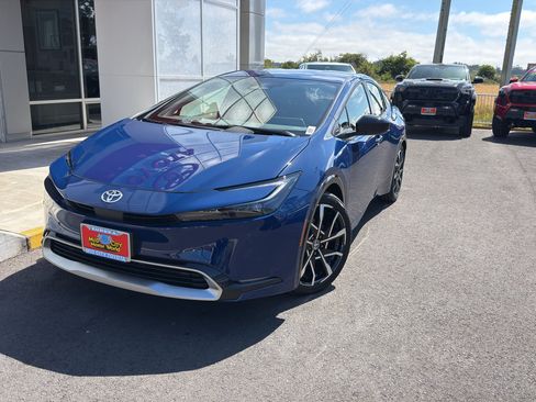 New 2026 Toyota Prius Plug-In Hybrid FWD image 7