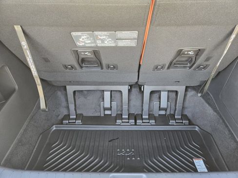 New 2026 Kia Carnival SX w/ SX Dark Edition Package FWD image 22
