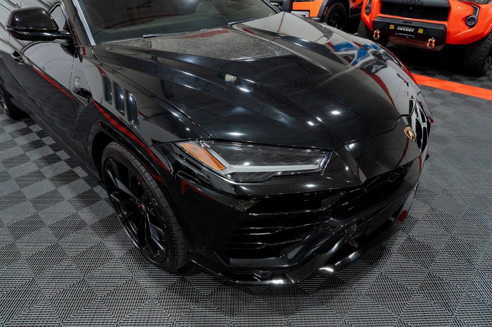 Used 2021 Lamborghini Urus AWD/4WD image 25