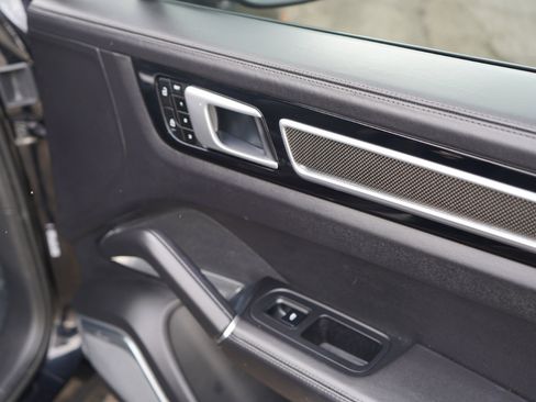 Used 2021 Porsche Cayenne Turbo image 73