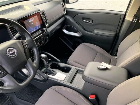 Used 2024 Nissan Frontier SV w/ SV Convenience Package RWD image 15