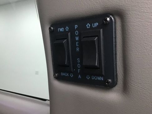 Used 2020 Chevrolet Express 2500 w/ Enhanced Convenience Package image 8