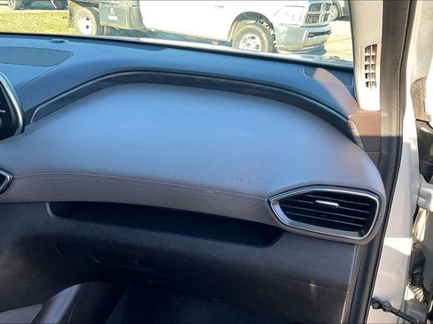 Used 2019 Hyundai Santa Fe SEL image 16