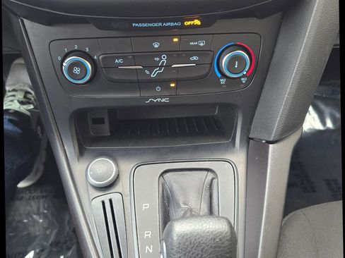Used 2017 Ford Focus SE image 24