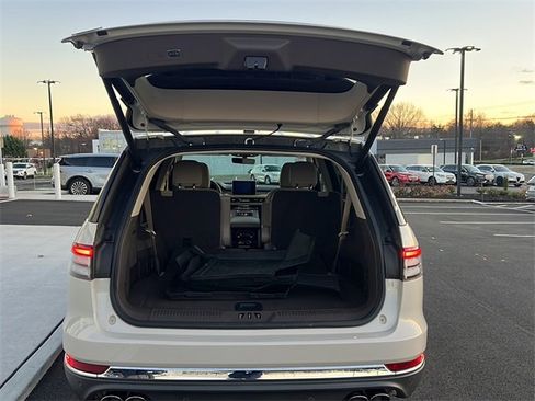 Certified 2023 Lincoln Aviator AWD w/ Premium Package image 10
