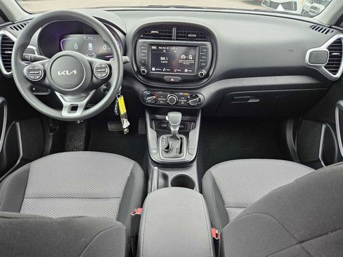 Used 2025 Kia Soul LX w/ LX Technology Package image 13