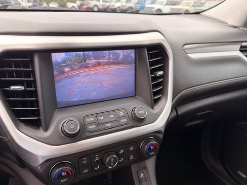Used 2017 GMC Acadia SLT image 3