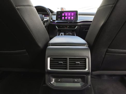 Used 2025 Volkswagen Atlas Cross Sport SEL AWD/4WD image 37