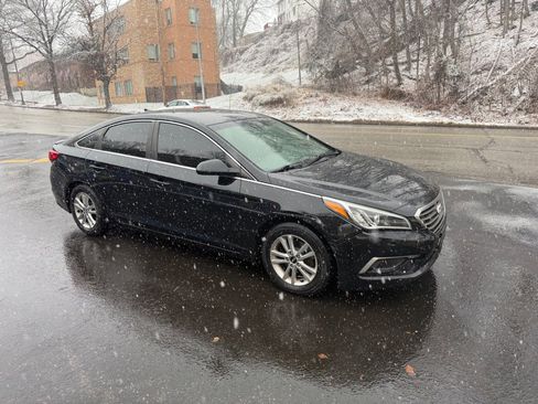 Used 2017 Hyundai Sonata SE image 3