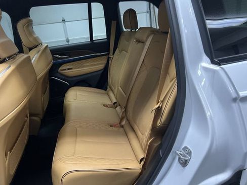 Used 2025 Jeep Grand Cherokee Summit AWD/4WD image 25