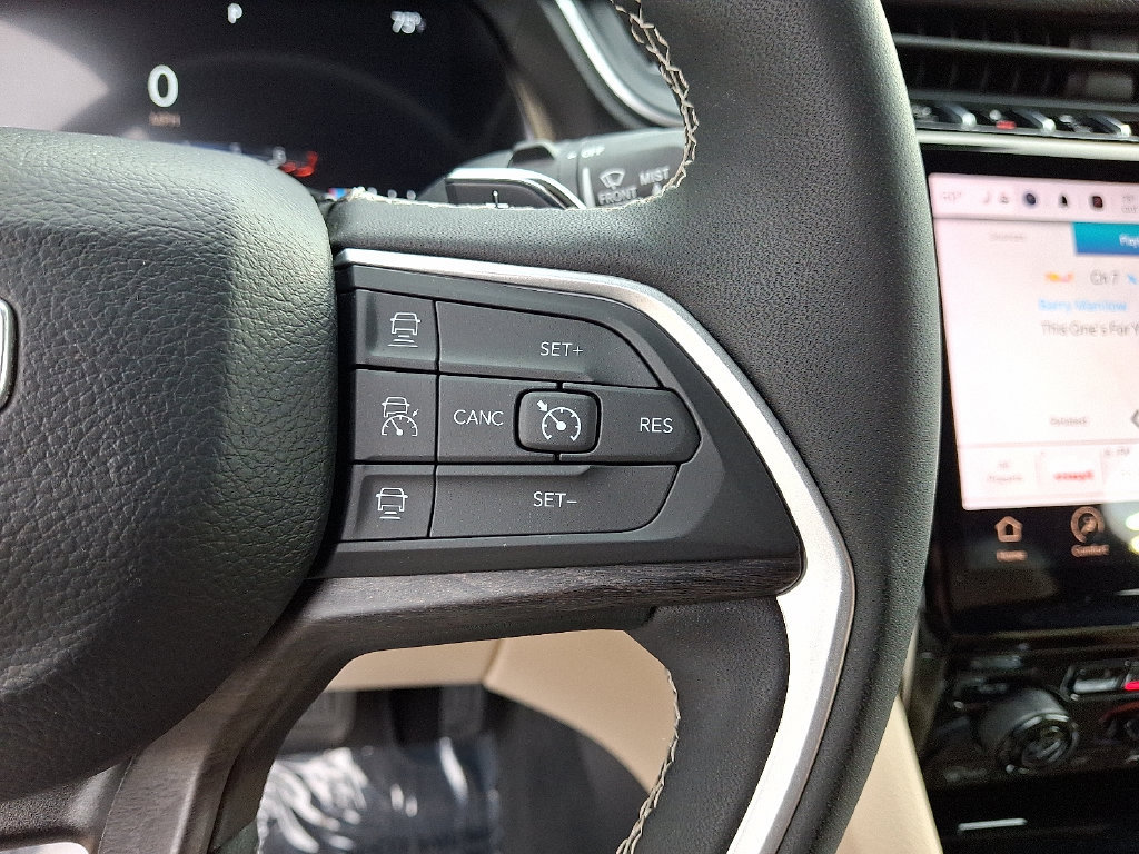 Used 2023 Jeep Grand Cherokee L Limited AWD/4WD image 24