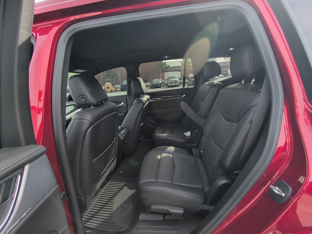 Used 2024 Cadillac XT6 Premium Luxury w/ Technology Package AWD/4WD image 11