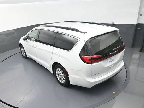 Used 2022 Chrysler Pacifica Touring-L FWD image 15