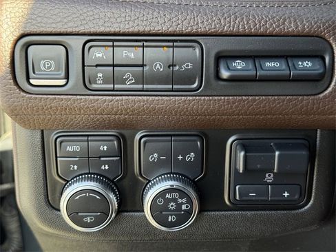 Used 2021 GMC Yukon XL Denali w/ Denali Ultimate Package image 24