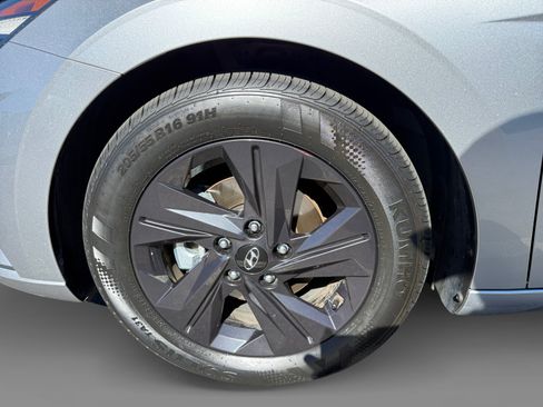 Certified 2022 Hyundai Elantra SEL w/ Preferred Accessory Package FWD image 9