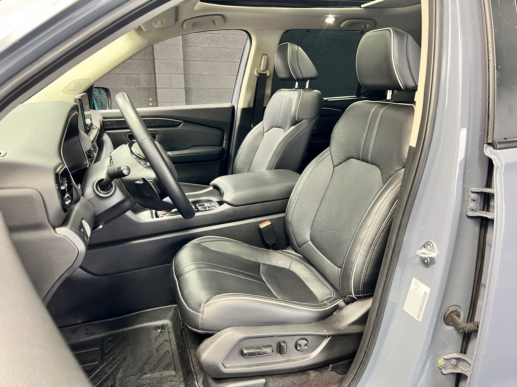 Used 2025 Honda Pilot Elite image 7