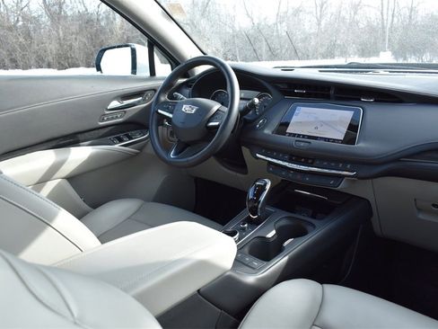 Used 2022 Cadillac XT4 Premium Luxury image 32