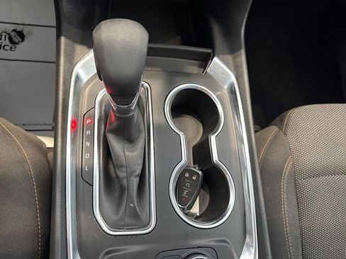 Used 2021 Chevrolet Traverse LT image 25