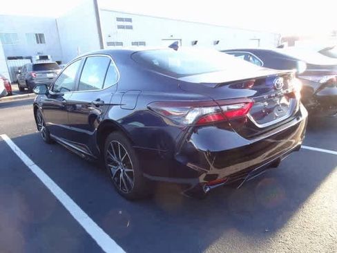 Used 2022 Toyota Camry SE image 5