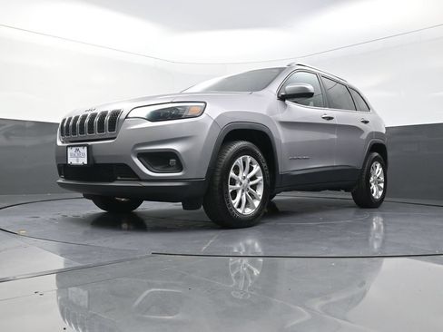 Used 2019 Jeep Cherokee Latitude w/ Popular Appearance Group AWD/4WD image 24