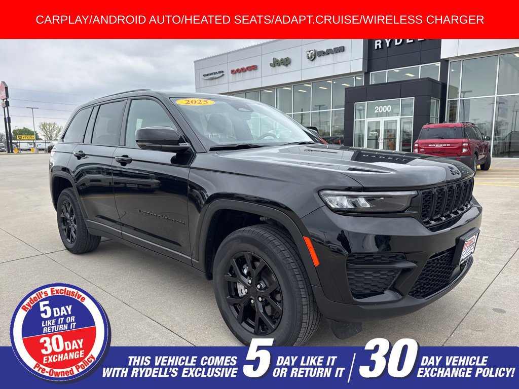 Used 2025 Jeep Grand Cherokee Altitude AWD/4WD image 1