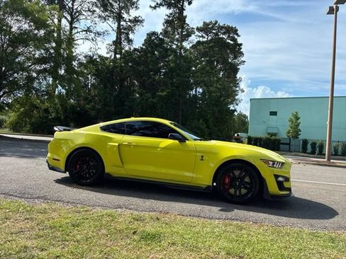 Used 2021 Ford Mustang Shelby GT500 w/ Technology Package RWD image 2