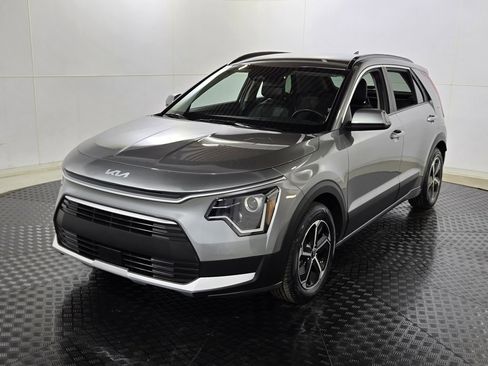 Used 2023 Kia Niro EX image 3