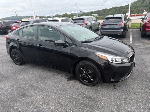 Used 2017 Kia Forte LX FWD image 2