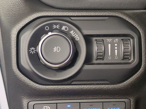 Used 2022 Jeep Wrangler Unlimited Sahara image 27