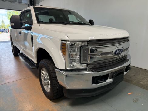 Used 2019 Ford F350 XLT w/ Camper Package AWD/4WD image 5