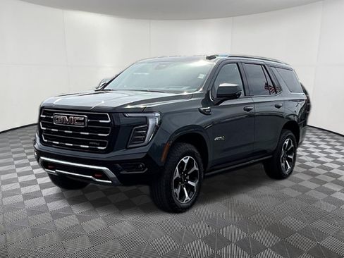 Used 2025 GMC Yukon AT4 w/ AT4 Premium Package AWD/4WD image 3