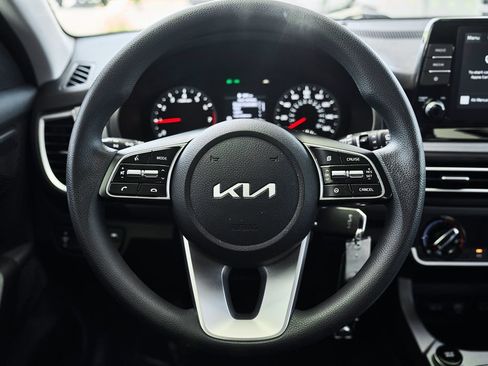 Used 2023 Kia Seltos LX AWD/4WD image 18