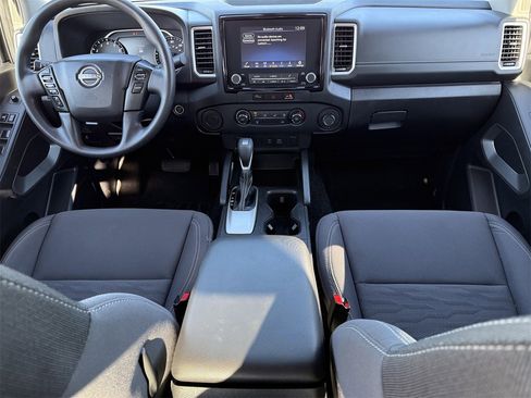 Used 2024 Nissan Frontier SV image 10