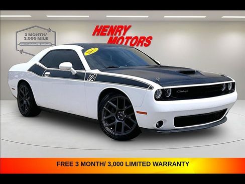 Used 2017 Dodge Challenger R/T w/ Quick Order Package 22P T/A RWD image 1
