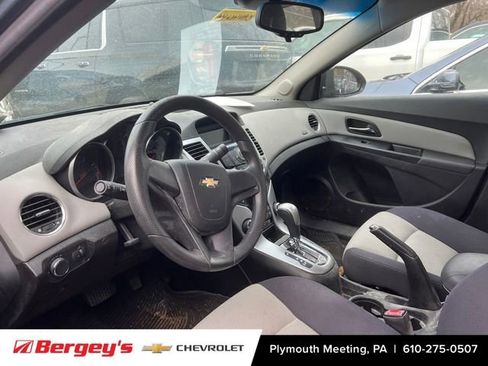 Used 2012 Chevrolet Cruze LS image 3