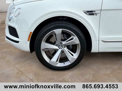 Used 2019 Bentley Bentayga image 9