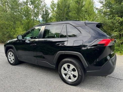Used 2020 Toyota RAV4 LE AWD/4WD image 7