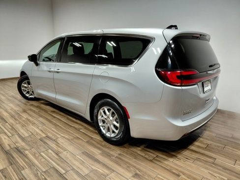 Used 2024 Chrysler Pacifica Touring-L image 22