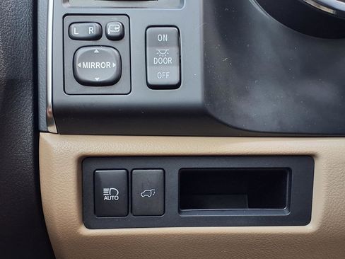 Used 2020 Toyota Sequoia Platinum RWD image 23