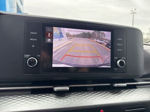 Used 2023 Kia Carnival LX image 17