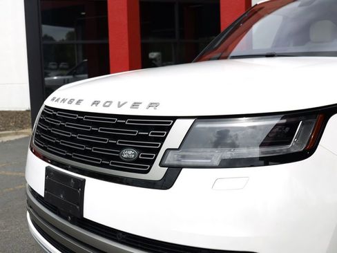 Used 2023 Land Rover Range Rover SE AWD/4WD image 2