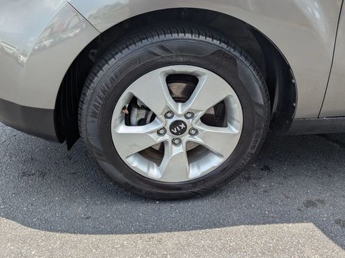 Used 2019 Kia Soul FWD image 23