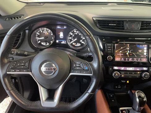 Used 2018 Nissan Rogue SL w/ Premium Package AWD/4WD image 9