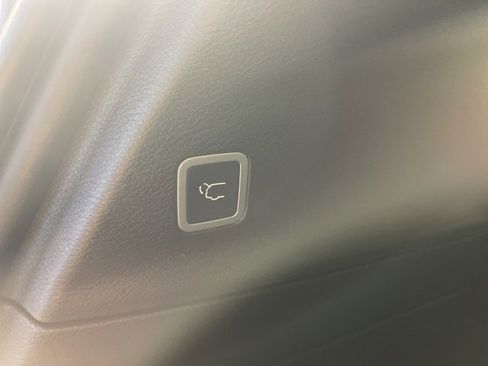 New 2026 Chrysler Pacifica Select image 9